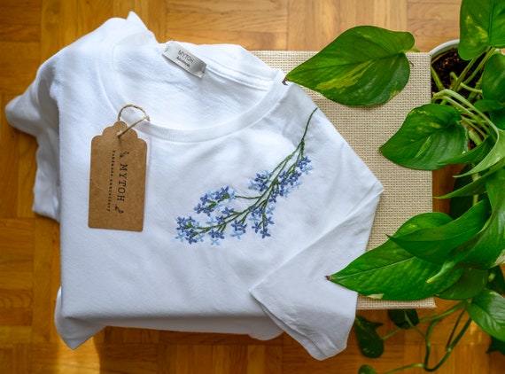 Hand-embroidered T-shirt/ Customized T-shirt / Made in Italy / Flower's T- shirt / Embroidered Tshirt 