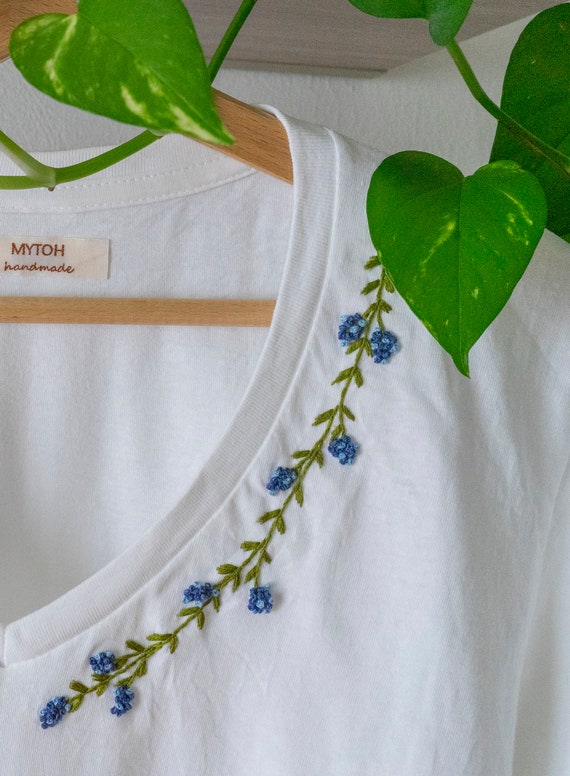 Hand-embroidered T-shirt/ Customized T-shirt / Made in Italy / Flower's T- shirt / Embroidered Tshirt 