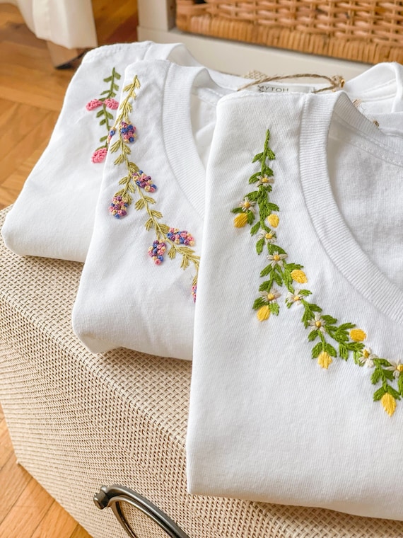 Hand-embroidered T-shirt/ Customized T-shirt / Made in Italy / Flower's T- shirt / Embroidered Tshirt 