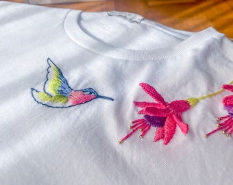 Mytoh T-shirts personnalisés, brodés main, 100% coton. Modèle de T-shirt avec fleurs et colibris
