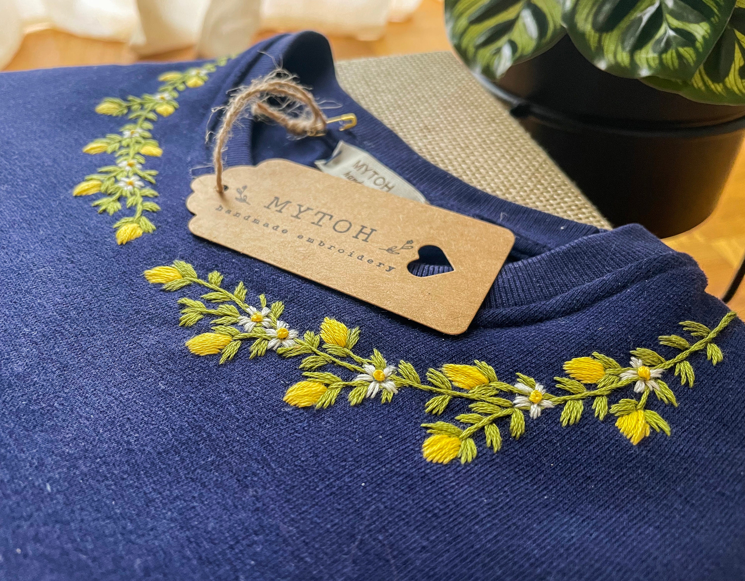 Hand-embroidered Sweatshirt/ Customized Sweatshirt / Hand