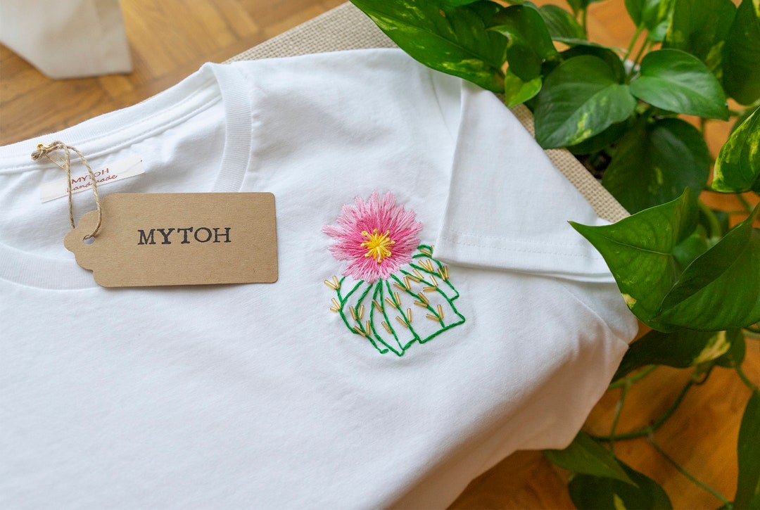 Handembroidered Tshirt/ Customized Tshirt / Made in Italy /cactu's Tshirt / Embroidered