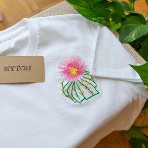 Hand-embroidered t-shirt/ Customized T-Shirt / Made in Italy /Cactu&#39;s T-shirt / Embroidered tshirt / Embroidered Catus