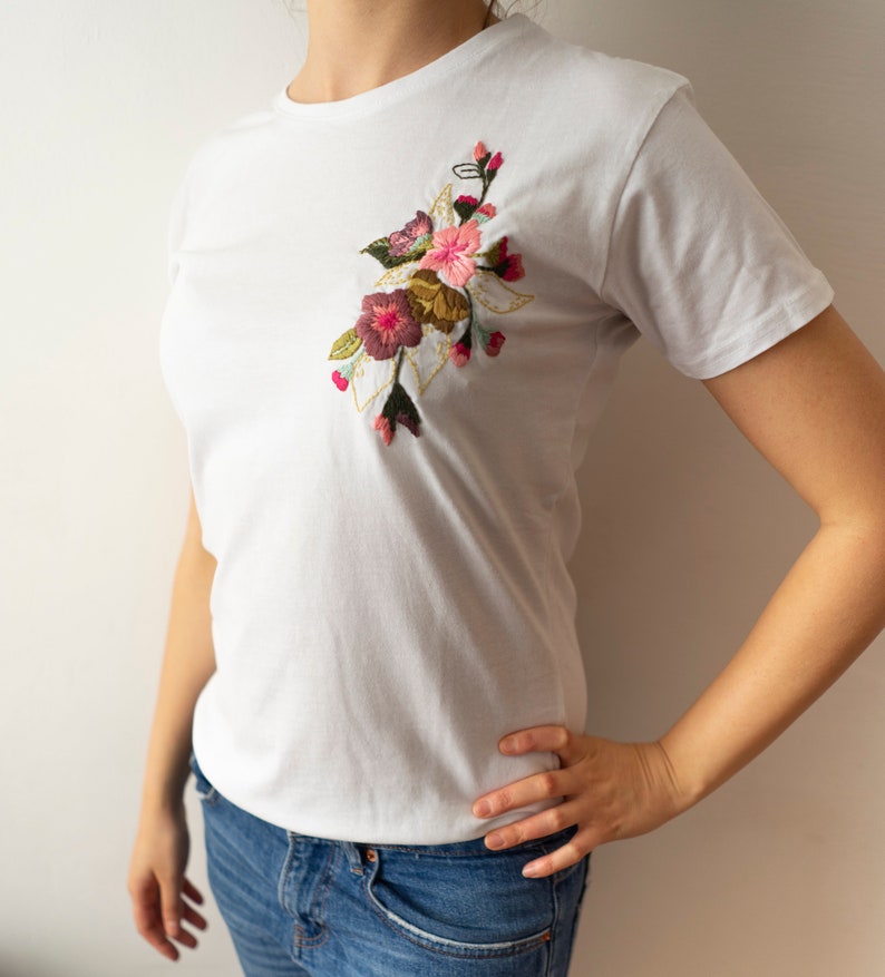 100% Cotton Hand Embroidered Custom T-shirts / Flowers T-shirt - Etsy