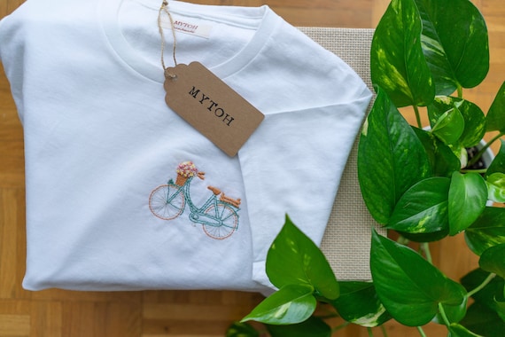 Camiseta bordada a mano Camiseta personalizada Camisetas bordadas Remera bordada a mano Remera personalizada Remeras bordadas a mano Etsy Espana