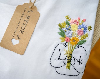 Hand-embroidered t-shirt/ Customized T-Shirt / Made in Italy / Flower's T-shirt / Embroidered tshirt