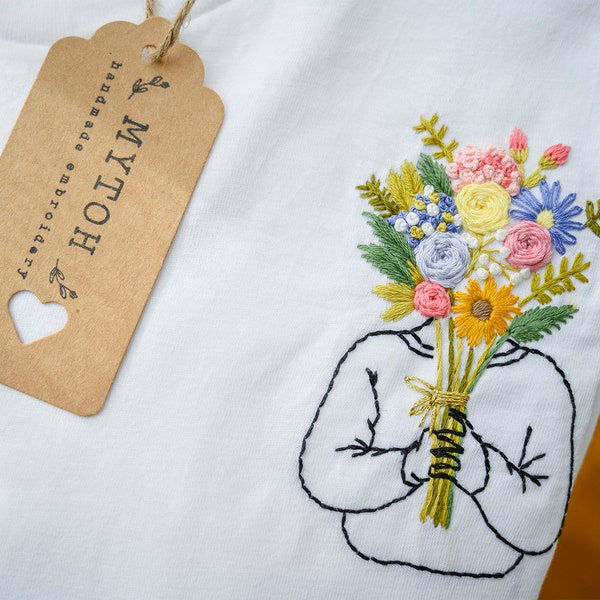 Hand-embroidered t-shirt/ Customized T-Shirt / Made in Italy / Flower's T-shirt / Embroidered tshirt