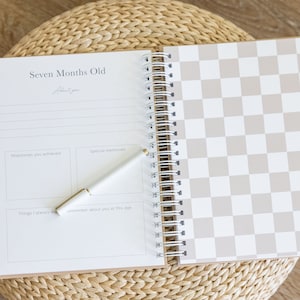 Personalized Baby Memory Book: Modern Keepsake with Photo Pages