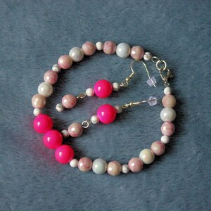 Tia's Treasures Pink and White Beaded Bracelet and Earrings Set