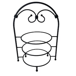 Może przedstawiać: Zestaw trzech ceramicznych kubków z nakrapianym, matowym wykończeniem. Kubki są w odcieniach kremu, jasnoszarym i ciemnoszarym. Każdy kubek ma prosty, minimalistyczny design.