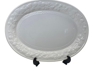 Bandeja ovalada de cerámica blanca con relieve floral de 40 cm (16 pulgadas) de diseño elegante.