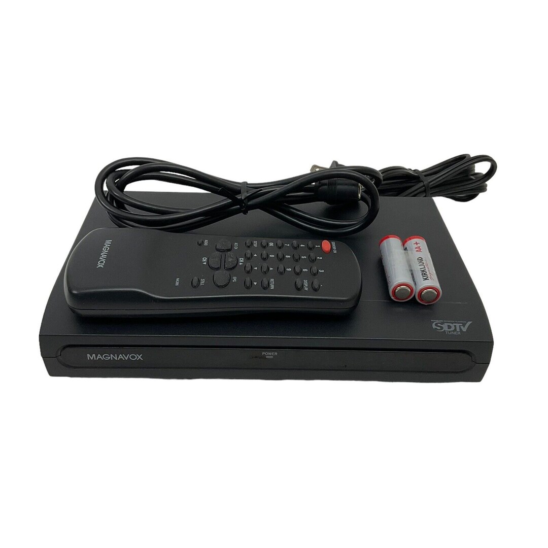 Magnavox TB110MW9A DTV Digital to Analog TV SDTV Converter Box & Remote