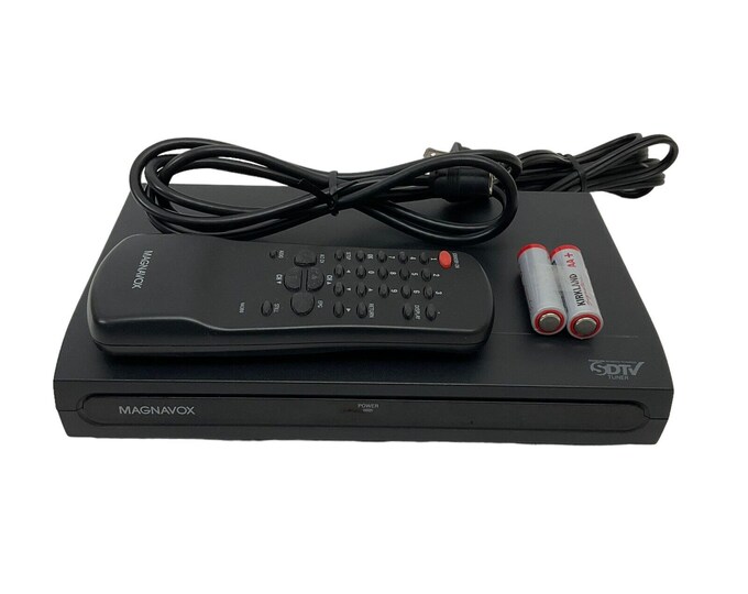Magnavox TB110MW9A DTV Digital to Analog TV SDTV Converter Box & Remote