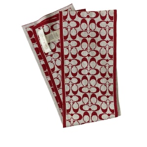 Coach Signature-halsduk i rött och metalliskt silver