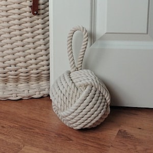 Maritime doorstop made of rope