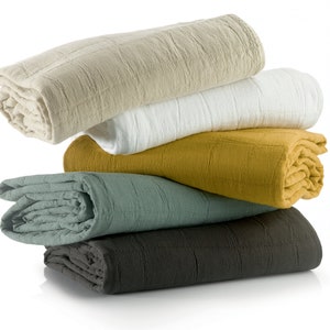 Blanket in decorative colors and sizes to choose from
