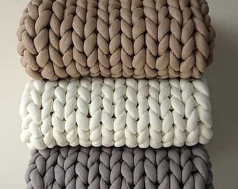 Manta hecha a mano de malla gruesa y de alta calidad.