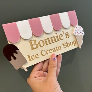 パーソナライズされた木製アイスクリームショップごっこ遊びキッチン サイン | マーケット サイン | 子供用ごっこカフェ アクセサリー | クリスマス 誕生日ギフト。