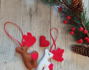 Filz Rentier Weihnachtsschmuck: Braun & Weiß mit roten Herzen (2er Set)