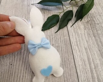 Coniglietto pasquale in feltro: decorazione primaverile fatta a mano