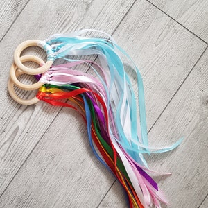 Montessori Hand Kite UNISEX baby gifts Rainbow Colours Waldorf Toys Wind Wand Wooden Ring Christmas gift baby Wedding Favor Baby sensory toy