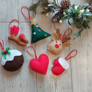 Lot Décoration Noël Fait Main – Coeurs Étoiles Flocons En Feutre Rouge – 8 Cm