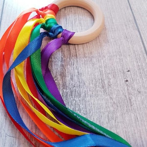 Montessori toy Baby gift Montessori Hand Kite Rainbow Colours Waldorf Toys Wind Wand Play Therapy Wooden Ring Sensory Ribbon Baby 3 months