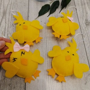 Easter chicks Easter basket Easter decorations Easter treats Spring ornaments Easter table decor Felt Chick Easter ornament Easter gift