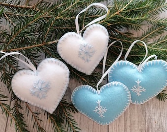 Filt-hjärtformade julgranskulor, handbroderad snöflinga, set om 4