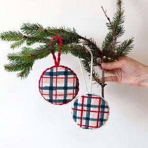 Needlepoint Ornament Kit Winter Lodge Plaid Tapestry Kit