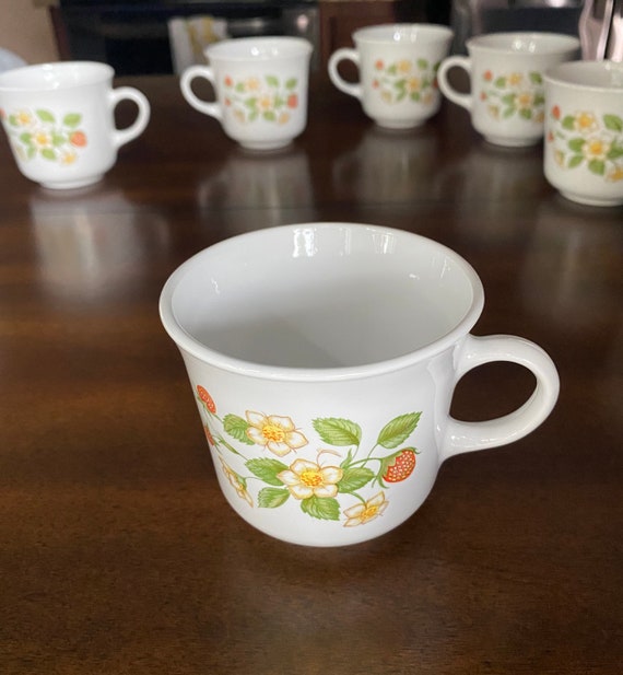 Corelle  STRAWBERRY SUNDAE Cup Cups Mug Mugs  EXCELLENT CONDITION LQQK 
