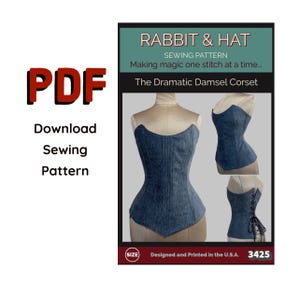 Op de afbeelding: Een PDF-naaipatroon voor The Dramatic Damsel korset van Rabbit & Hat. De afbeelding toont een blauw korset in denimstijl op een paspop vanuit verschillende hoeken, met verticale stiksels en een zwarte vetersluiting aan de achterzijde.