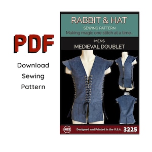 Peut inclure: Un patron de couture PDF pour un pourpoint médiéval. L'image montre un gilet bleu avec un devant à lacets et des fentes latérales. Le patron est conçu et imprimé aux États-Unis. Le texte "Rabbit & Hat" et "Medieval Doublet" sont visibles.