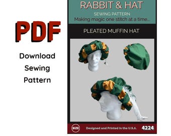 Könnte beinhalten: Ein PDF-Schnittmuster für einen plissierten Muffin-Hut. Das Bild zeigt den Hut in Grün und Gold, mit einer weißen Feder. Der Text lautet "Rabbit & Hat Sewing Pattern" und "Making magic one stitch at a time..."