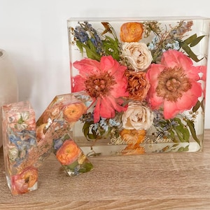 Floral Bouquet Resin Block: Wedding Flower Preservation with Engraving