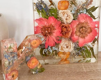 Floral Bouquet Resin Block: Wedding Flower Preservation with Engraving