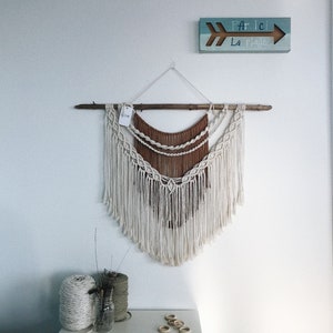 Grand macramé mural / Large macrame wall hanging