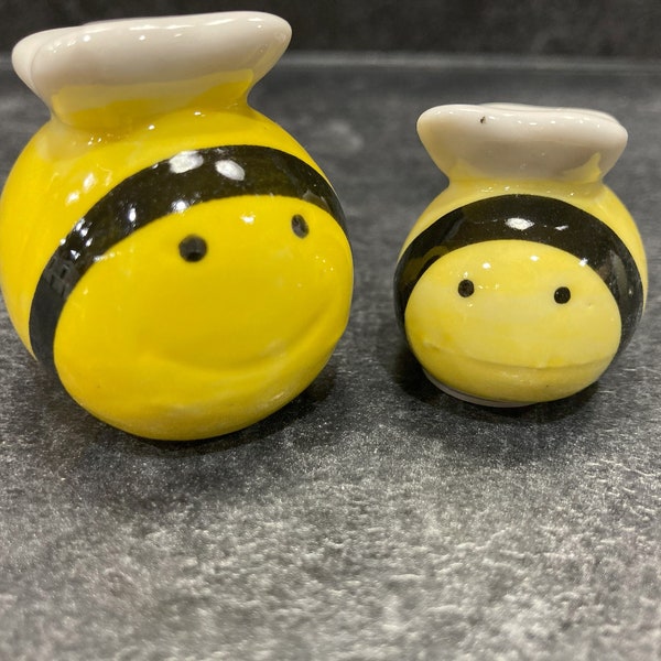 Bee, Bees, Momma Bee, Baby Bee, Smalls, New, Never Used, Must Have, Salt and Pepper Set, Salt, Pepper, Ornate, Unique, Collectible, Birthday