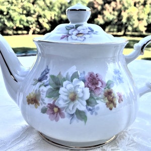 Sadler Tea Pot with Flowers. Made en England.