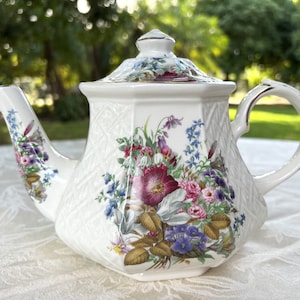 Sadler Tea Pot. Made in England.