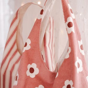 Hobo bag pattern sewing slouchy shoulder tote bag with lining and inner pocket | sewing project for beginners image 15