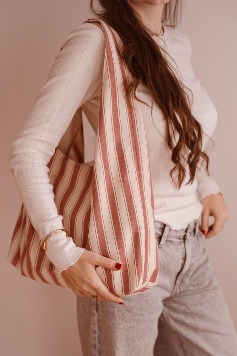 Hobo bag pattern sewing slouchy shoulder tote bag with lining and inner pocket | sewing project for beginners image 13
