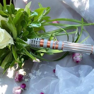 Leias Lichtschwert Blumenstraußhalter | Farbe | Keine Farbe erforderlich 3D Gedruckt