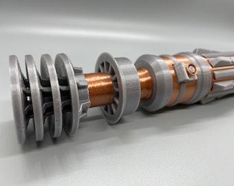 Sable de luz de colores de Leia Organa / No requiere pintura / Impreso en 3D / Galaxy's Edge / Clone Wars / Soporte de exhibición de sable de luz para escritorio o pared