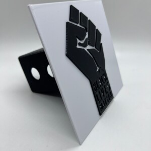 Les vies noires comptent | Housse d'attelage de 5 po. de large | Imprimé en 3D | Convient aux récepteurs de 2" et 1-1/14"