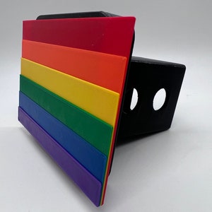 Drapeau de la fierté | Housse d'attelage de 5 po. de large | Imprimé en 3D | Convient aux récepteurs de 2" et 1-1/14"
