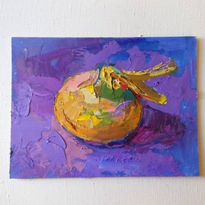 Pintura em cebola, pintura a óleo original sobre papelão, natureza morta de cozinha, pequenas obras de arte 6 por 8