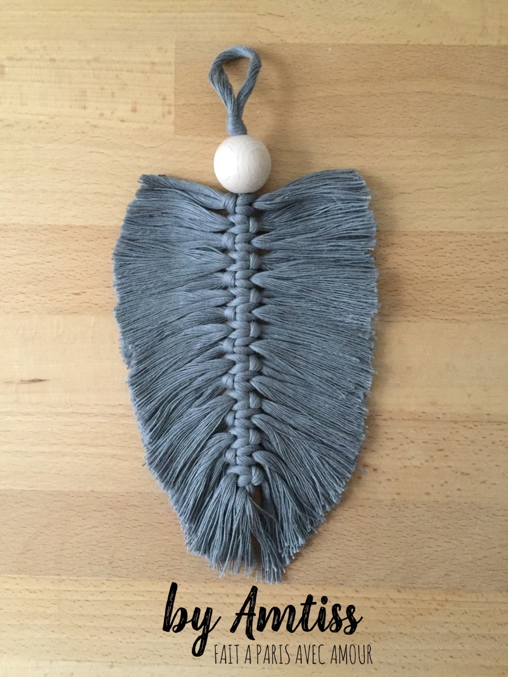 Plume en Macramé Décoration Murale Coloris Gris Foncé