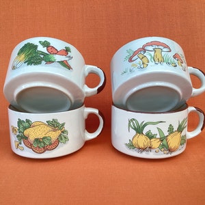 Set of 4 retro soup bowls with handles and different designs: chicken, mushroom, onion, mixed vegetable, rustic soup bowls, Shell soup mugs