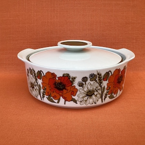 1970s J&G Meakin Poppy tureen, Meakin Poppy serving dishes, retro Meakin vegetable dishes, Meakin Poppy lidded tureens, 1970s serving dishes